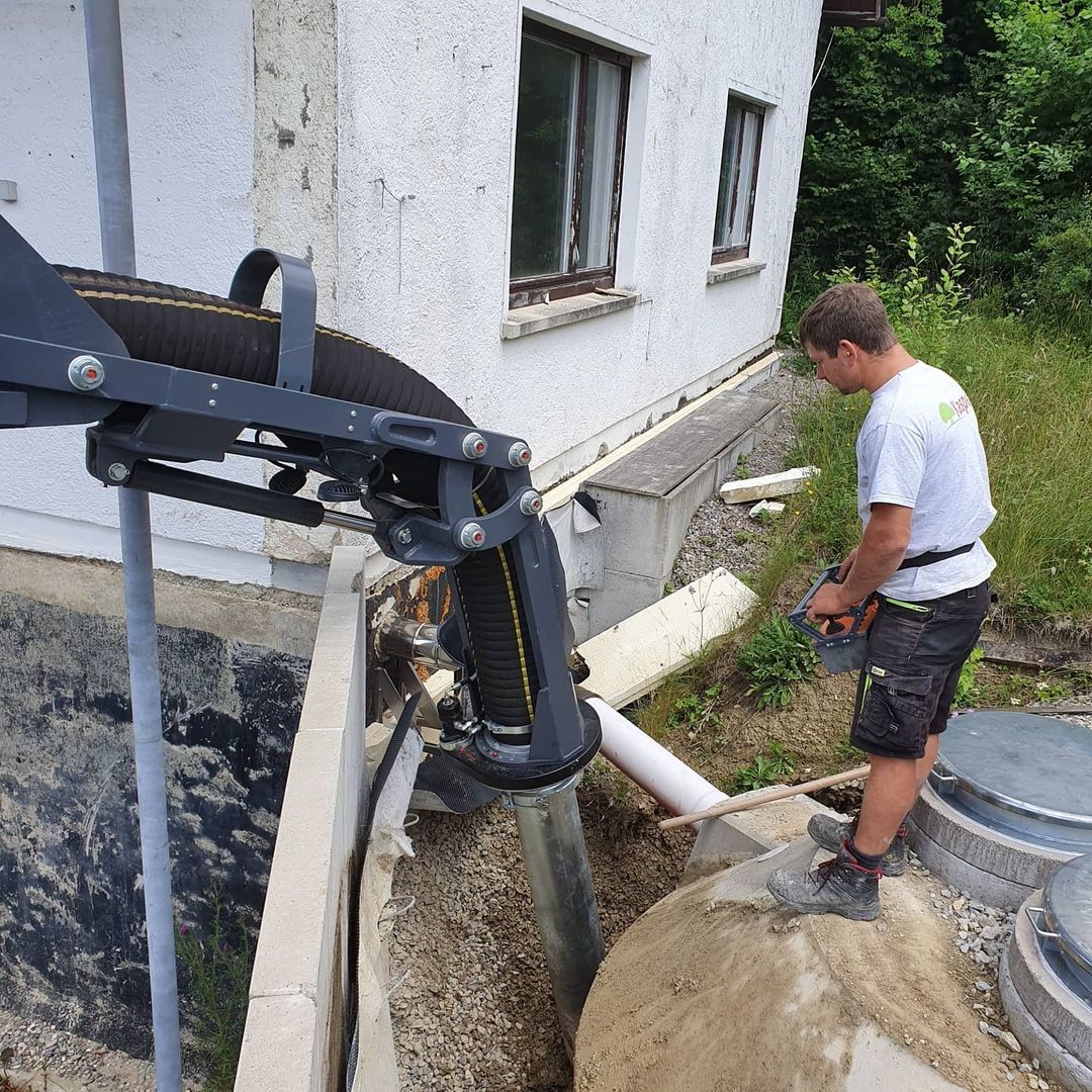 Kasper-Saugbagger-Pelletsbunker-frei-saugen