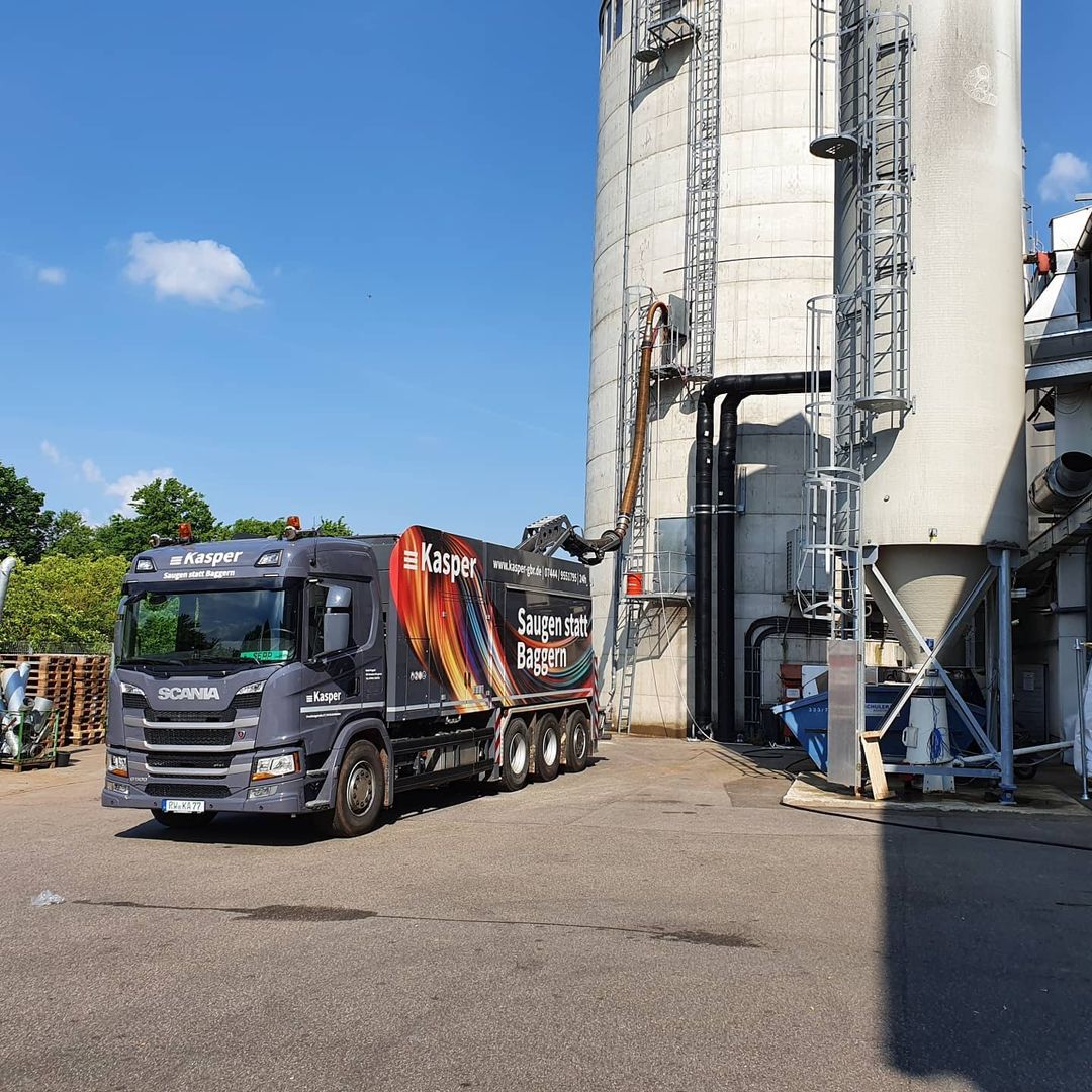 Kasper-Saugbagger-Silobrand-Holzspaene-absaugen